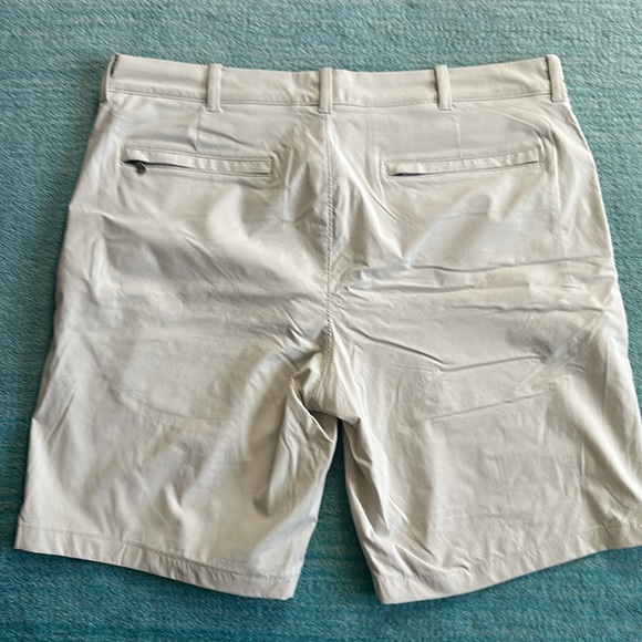 J. Crew Stretch Shorts. Cream. 35 inch waist. NWT - Picture 2 of 4